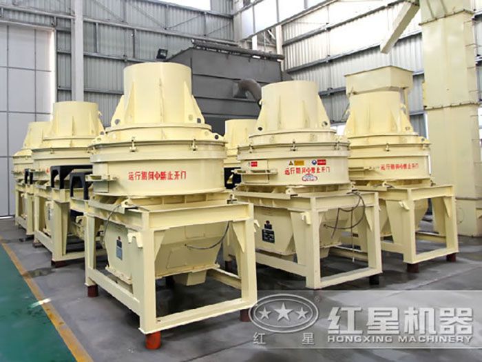 車間擺放的PCL制沙機