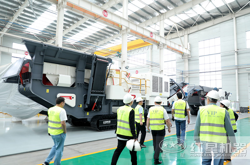 客戶到廠選購移動(dòng)破碎機(jī) 客戶到廠選購移動(dòng)破碎機(jī)