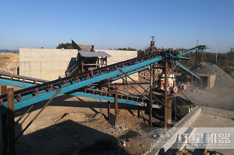 圓錐破碎機(jī)現(xiàn)場(chǎng) 圓錐破碎機(jī)現(xiàn)場(chǎng)