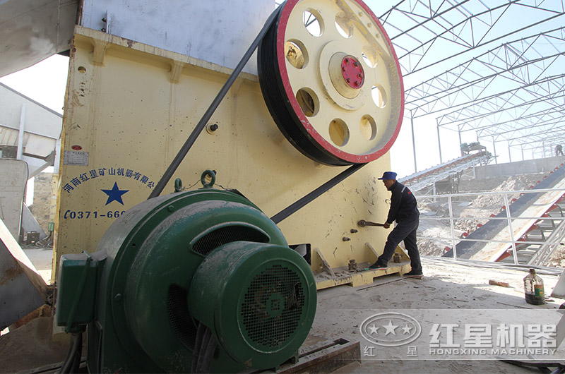 大型鄂式破碎機現場 大型鄂式破碎機現場
