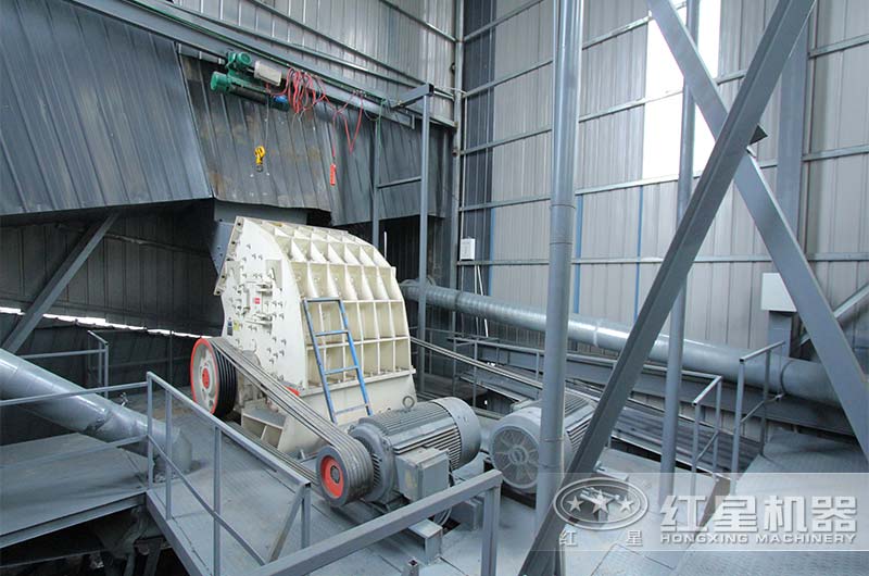 錘式破碎機(jī)現(xiàn)場(chǎng) 錘式破碎機(jī)現(xiàn)場(chǎng)