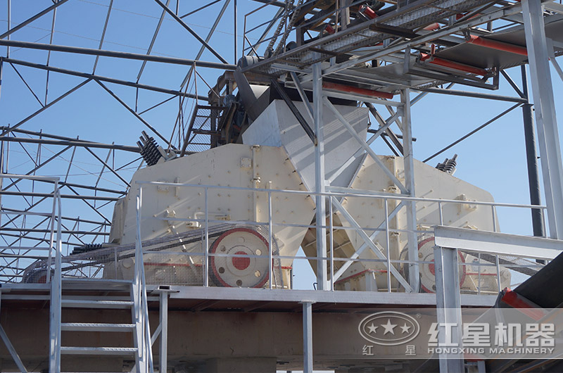 山東時(shí)產(chǎn)300噸石頭破碎生產(chǎn)線 山東時(shí)產(chǎn)300噸石頭破碎生產(chǎn)線