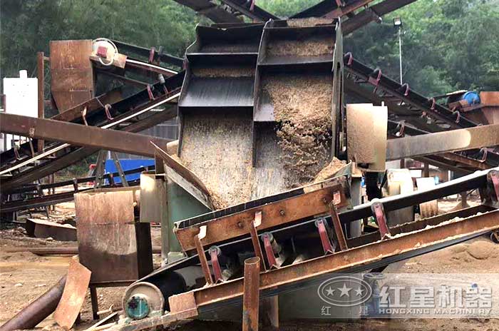 石子水洗設(shè)備洗砂現(xiàn)場(chǎng)