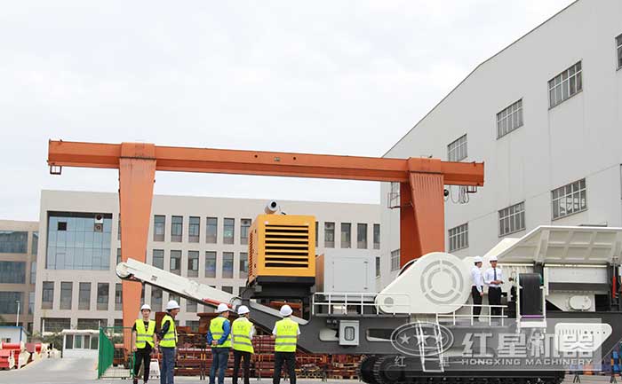 客戶來廠參觀考察建筑垃圾破碎設備 客戶來廠參觀考察建筑垃圾破碎設備