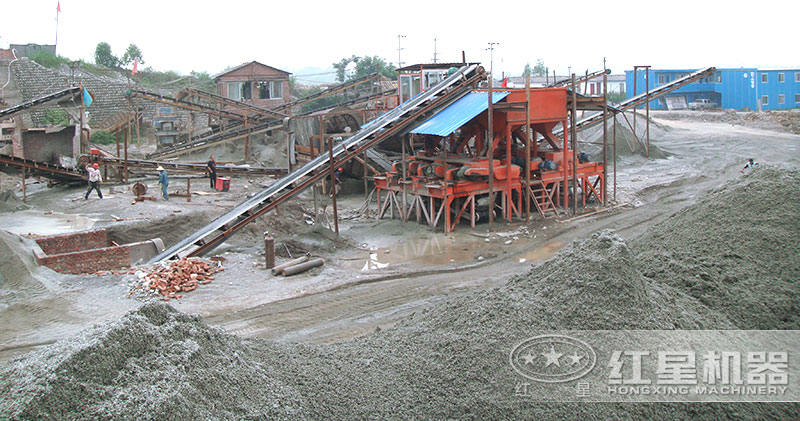 對輥破碎機生產(chǎn)建筑沙現(xiàn)場