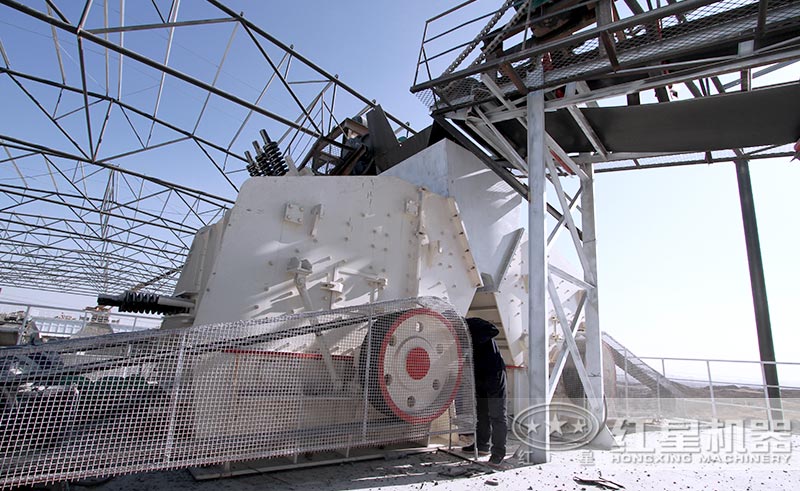 紅星1010反擊式破碎機安裝現場 紅星1010反擊式破碎機安裝現場