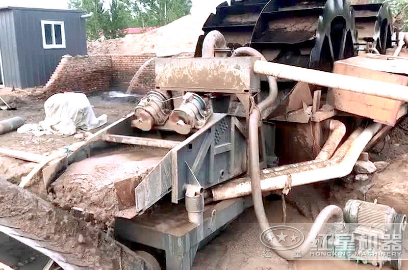 細(xì)沙回收機(jī)作業(yè)現(xiàn)場(chǎng) 細(xì)沙回收機(jī)作業(yè)現(xiàn)場(chǎng)