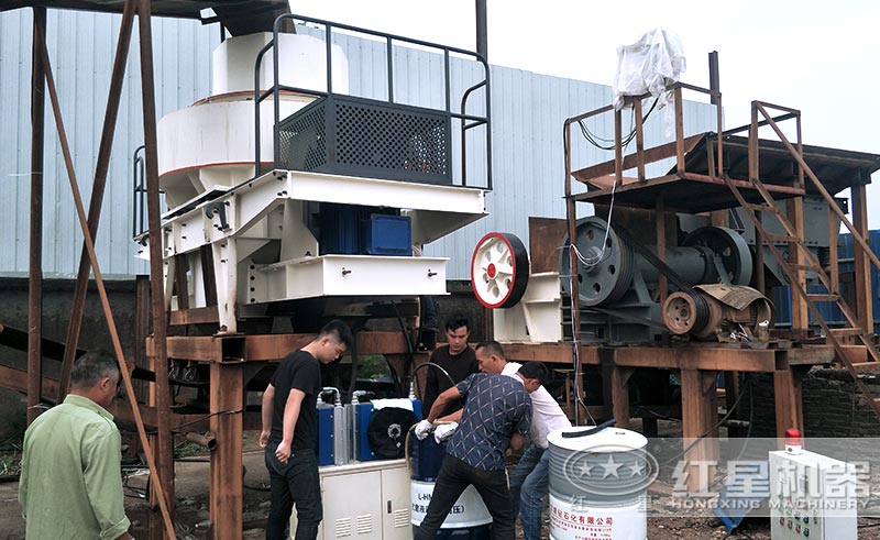 配置較簡單的生產(chǎn)線安裝現(xiàn)場 配置較簡單的生產(chǎn)線安裝現(xiàn)場