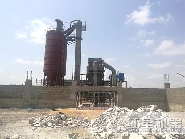 白云石雷蒙磨粉機客戶現場