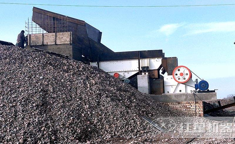 大型顎式破碎機(jī)客戶現(xiàn)場