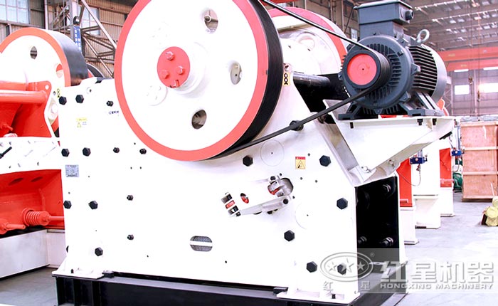 顎式破碎機近景圖