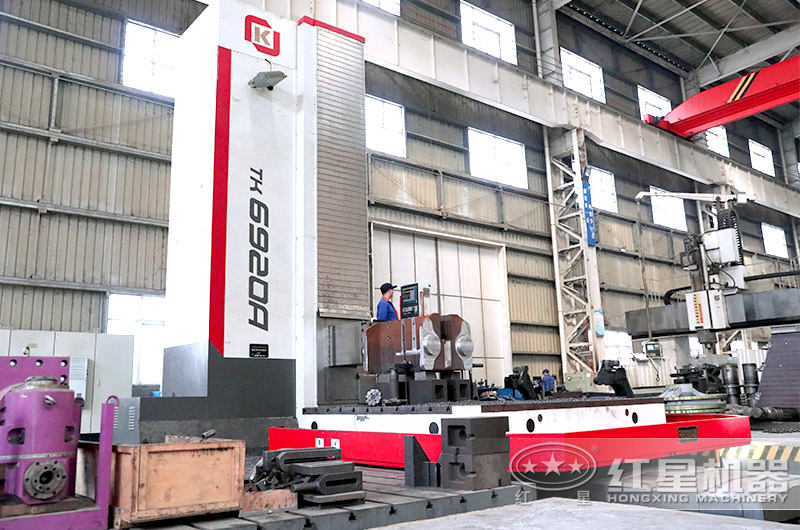 1315反擊破車間大型生產(chǎn)設備 1315反擊破車間大型生產(chǎn)設備