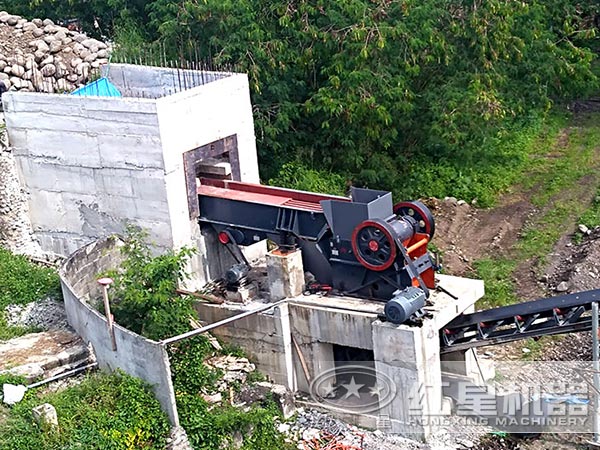 粗碎機(jī)工作現(xiàn)場(chǎng) 粗碎機(jī)工作現(xiàn)場(chǎng)