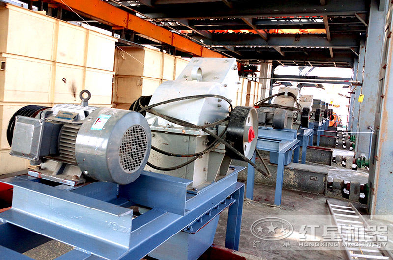 錘式破碎機(jī)多機(jī)現(xiàn)場(chǎng)作業(yè)圖 錘式破碎機(jī)多機(jī)現(xiàn)場(chǎng)作業(yè)圖