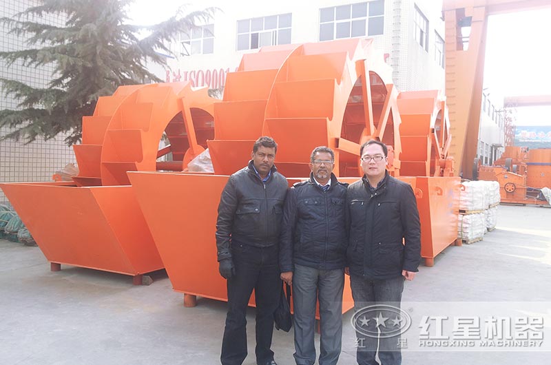 國外用戶來紅星參觀洗砂設備 國外用戶來紅星參觀洗砂設備