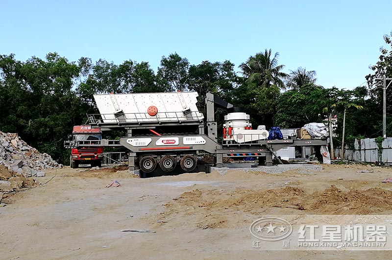 水泥塊粉碎機(jī)作業(yè)現(xiàn)場(chǎng)大圖