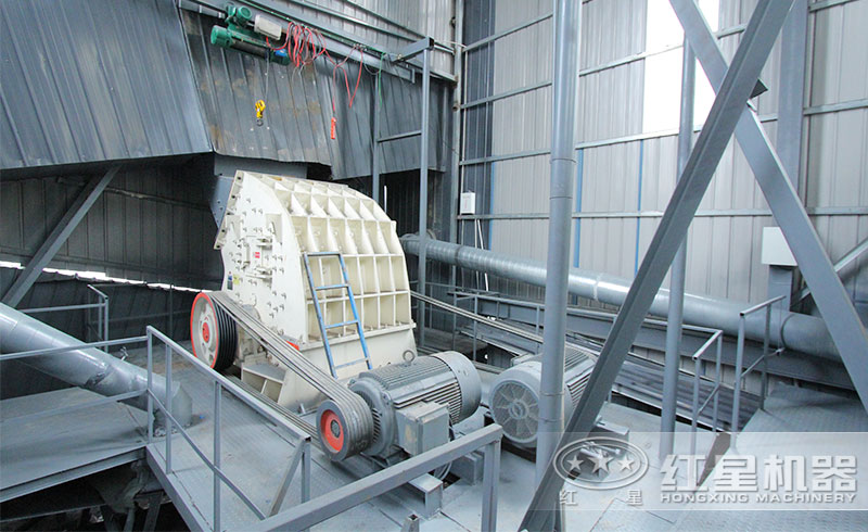 重錘破碎機(jī)現(xiàn)場 重錘破碎機(jī)現(xiàn)場