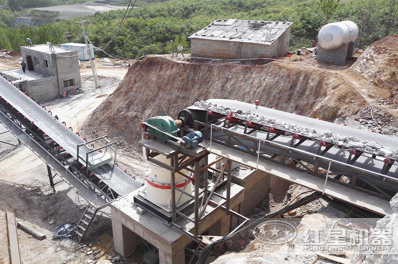 圓錐破碎機(jī)作業(yè)現(xiàn)場(chǎng)