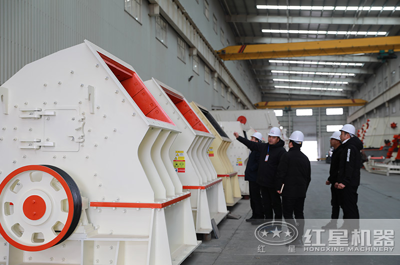 客戶來廠考察錘破制砂機(jī)設(shè)備