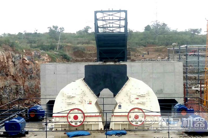 錘破砂石整形機(jī)現(xiàn)場 錘破砂石整形機(jī)現(xiàn)場