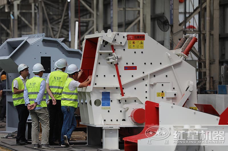 客戶到廠選購反擊式破碎機 客戶到廠選購反擊式破碎機