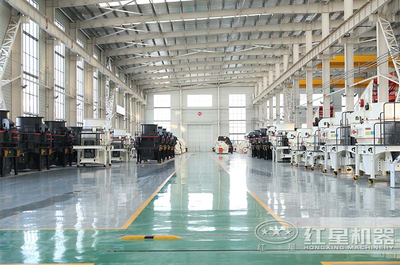 紅星機(jī)器新破碎機(jī)車間整潔明亮