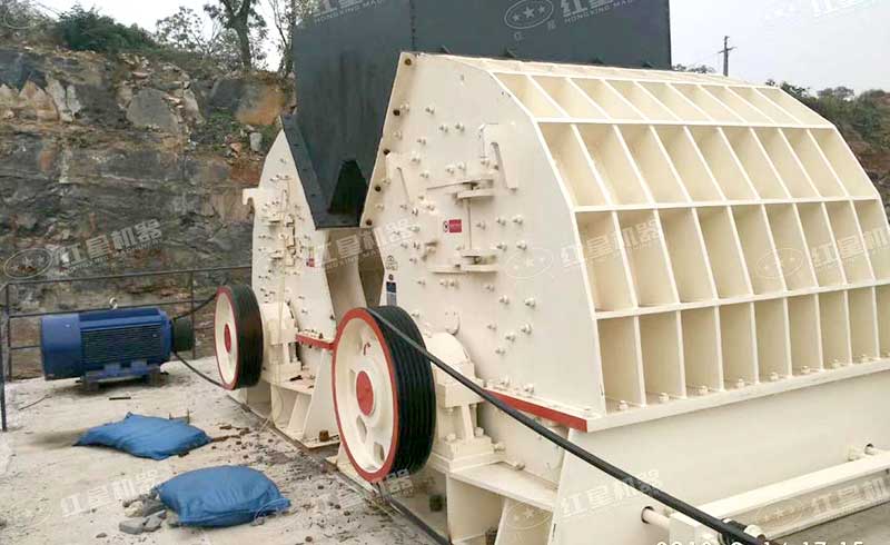 PCX錘式整形破碎機現場 PCX錘式整形破碎機現場