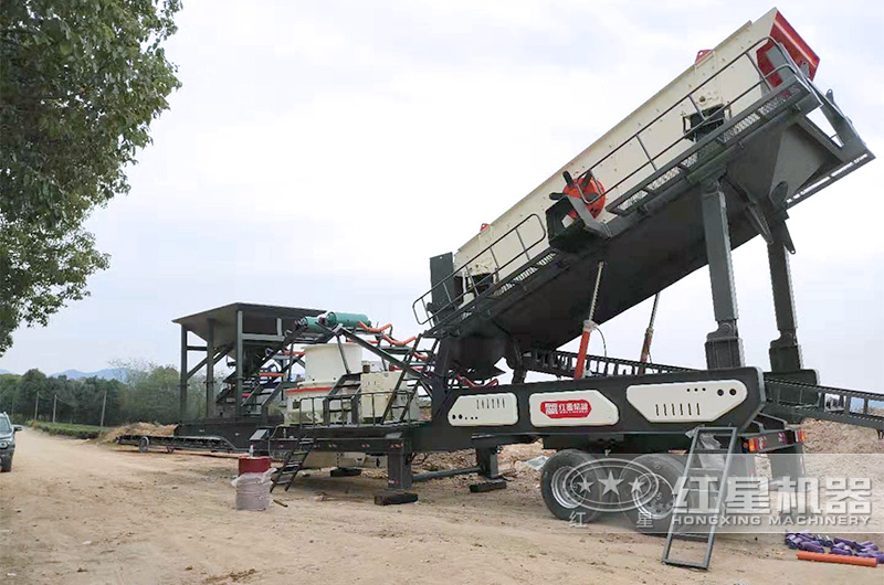 搭載“制砂機+振動篩”的移動破碎篩分機 搭載“制砂機+振動篩”的移動破碎篩分機