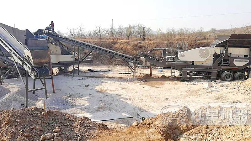 移動(dòng)式珍珠巖制砂生產(chǎn)線現(xiàn)場(chǎng)