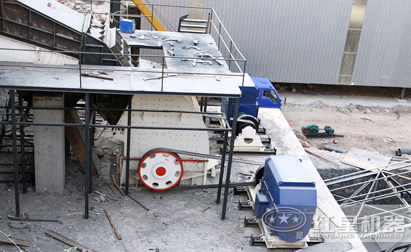 常用巖石粉碎錘式破碎機(jī) 常用巖石粉碎錘式破碎機(jī)