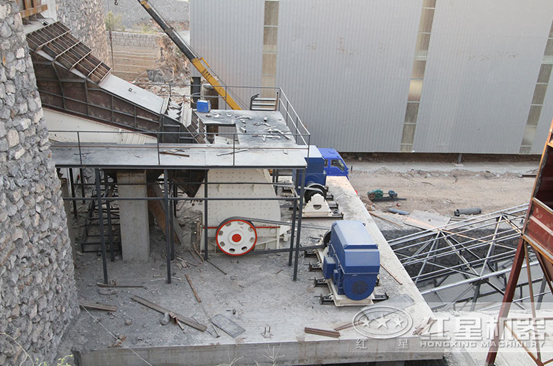 錘式制砂機(jī)客戶現(xiàn)場實拍