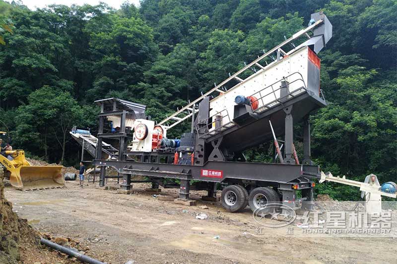 四合一小型移動碎石機現場 四合一小型移動碎石機現場