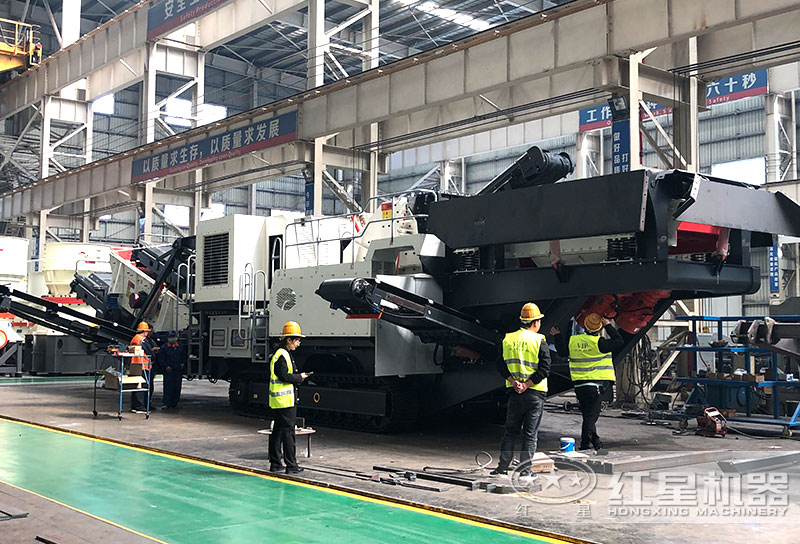 客戶參觀移動風(fēng)化石制砂機(jī)設(shè)備