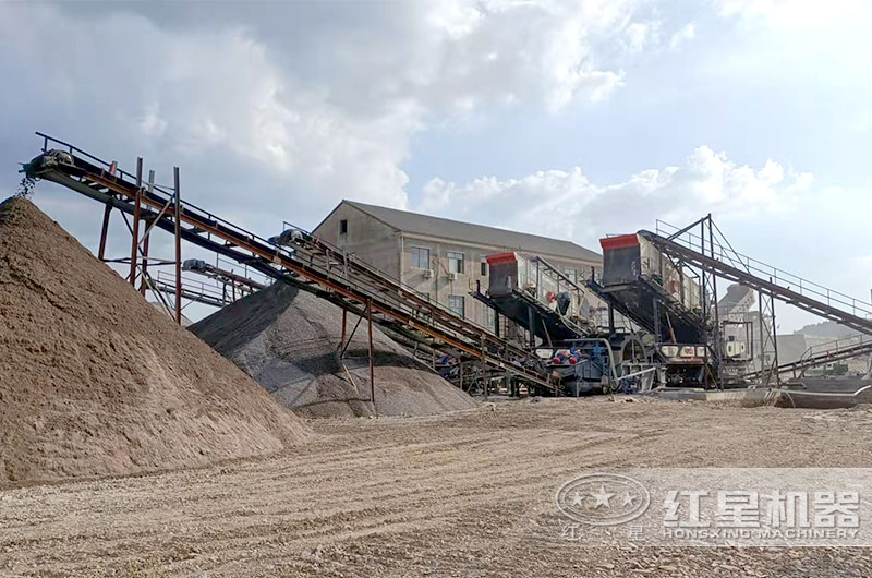 玄武巖移動破碎機(jī)現(xiàn)場