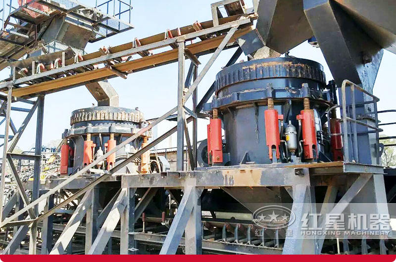 圓錐粉碎機(jī)作業(yè)現(xiàn)場(chǎng)