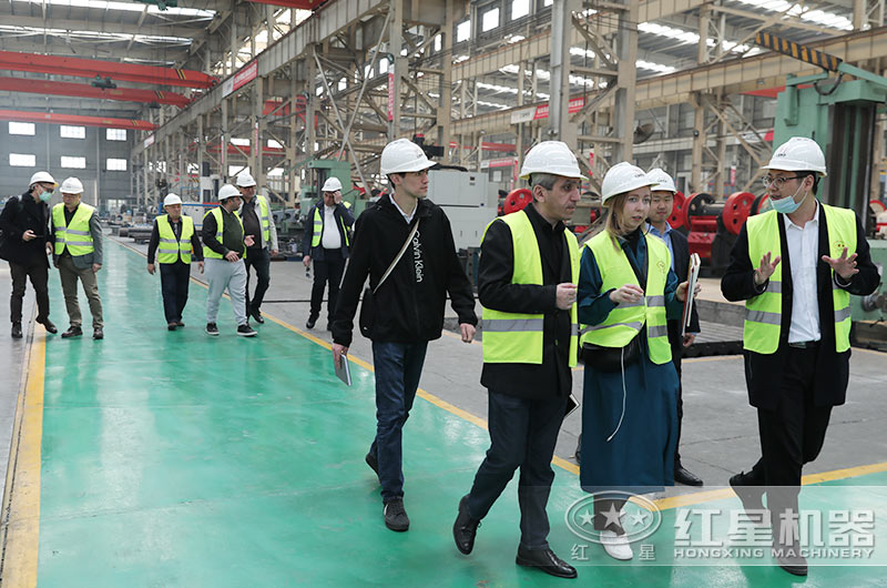 客戶來廠考察石子破碎機設備