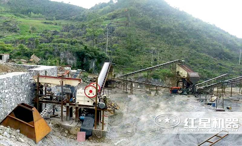 顎式破碎機(jī)和反擊式破碎機(jī)現(xiàn)場