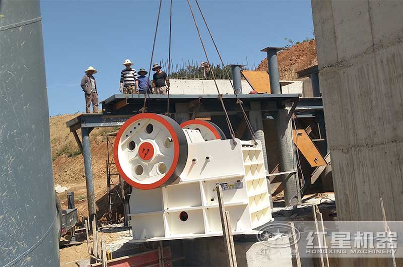 顎式破碎機安裝現場