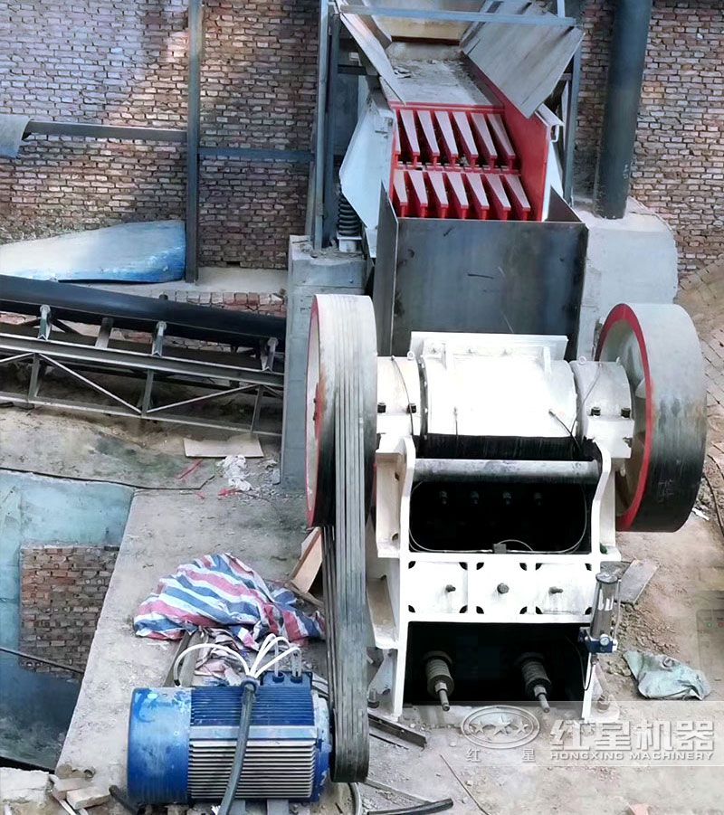 粗碎選用顎式破碎機(jī)