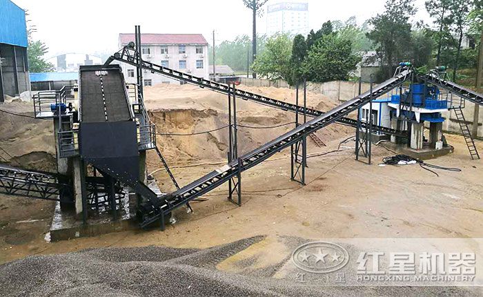 經(jīng)過粉碎、制沙、洗沙石英砂生產(chǎn)工藝