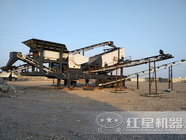 1100tph移動式顎式破碎站現場圖