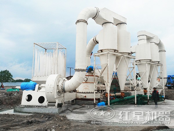 100目滑石粉磨粉機現(xiàn)場圖