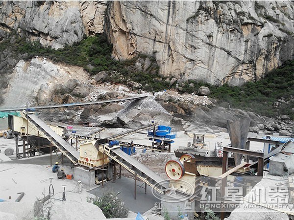  1100tph粗破機現場作業圖