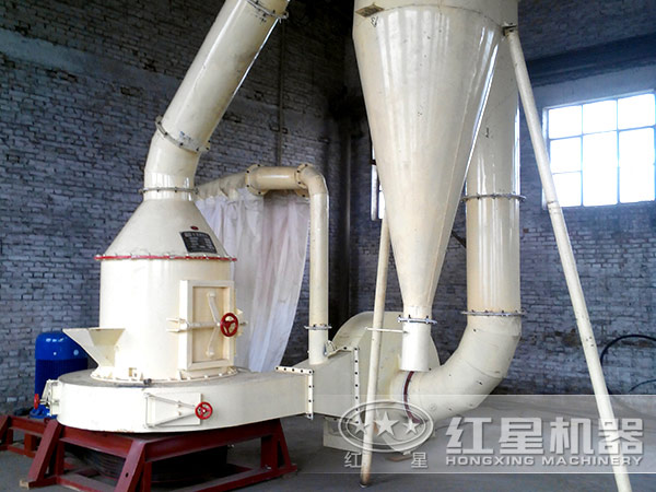 磨粉機(jī)現(xiàn)場作業(yè)圖