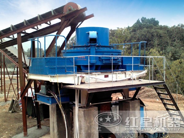 河卵石制砂機(jī)現(xiàn)場(chǎng)作業(yè)圖