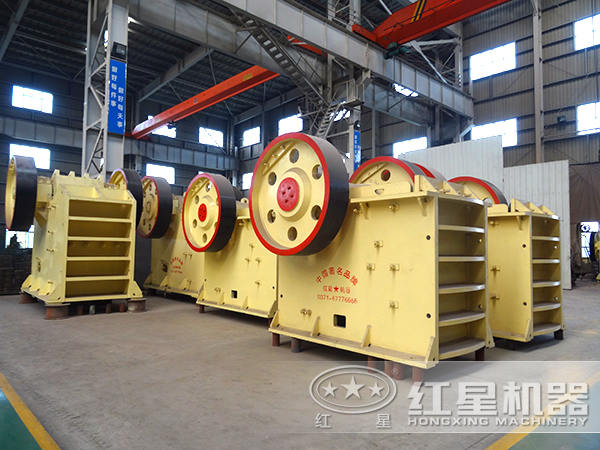 顎式破碎機（鄂破）的生產(chǎn)車間