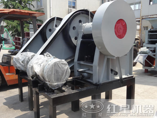 pe200-300側(cè)面圖，搭載7.5kw電動(dòng)機(jī)