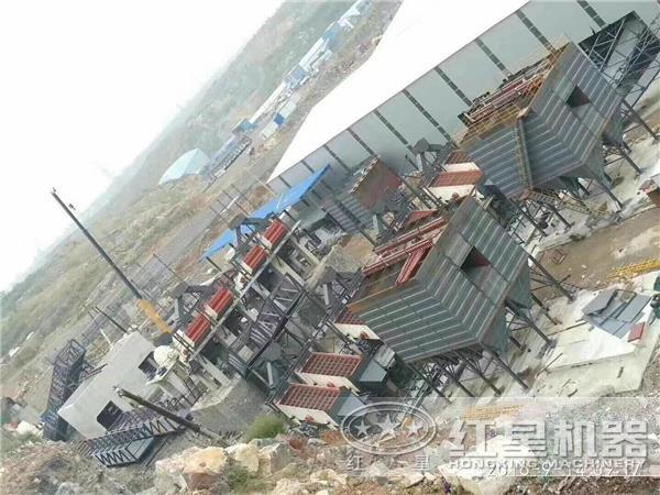 時產(chǎn)1500噸重錘式破碎石料生產(chǎn)線設備現(xiàn)場配置