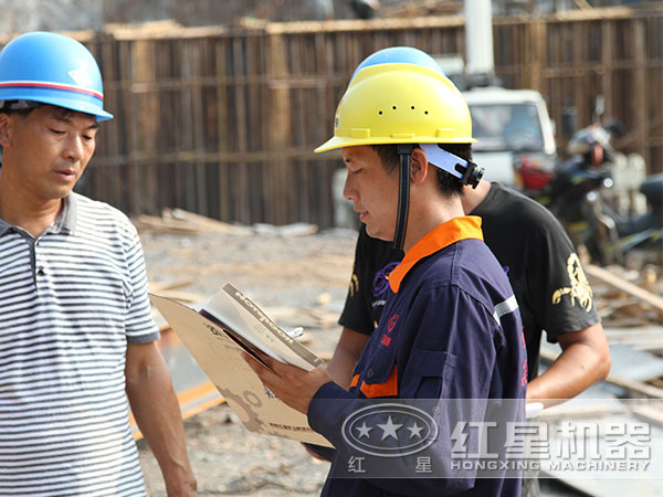 日產(chǎn)2000方河石破碎篩分一體機(jī)現(xiàn)場(chǎng)安裝圖