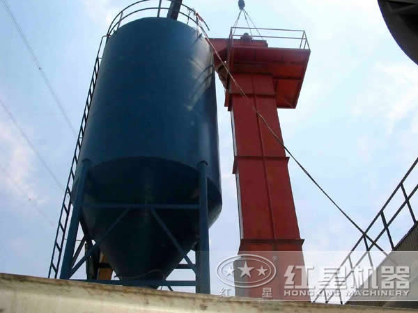 斗式提升機(jī)現(xiàn)場作業(yè)